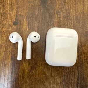 Selling Airpods 2 Gen - USED ONLY 4 months.